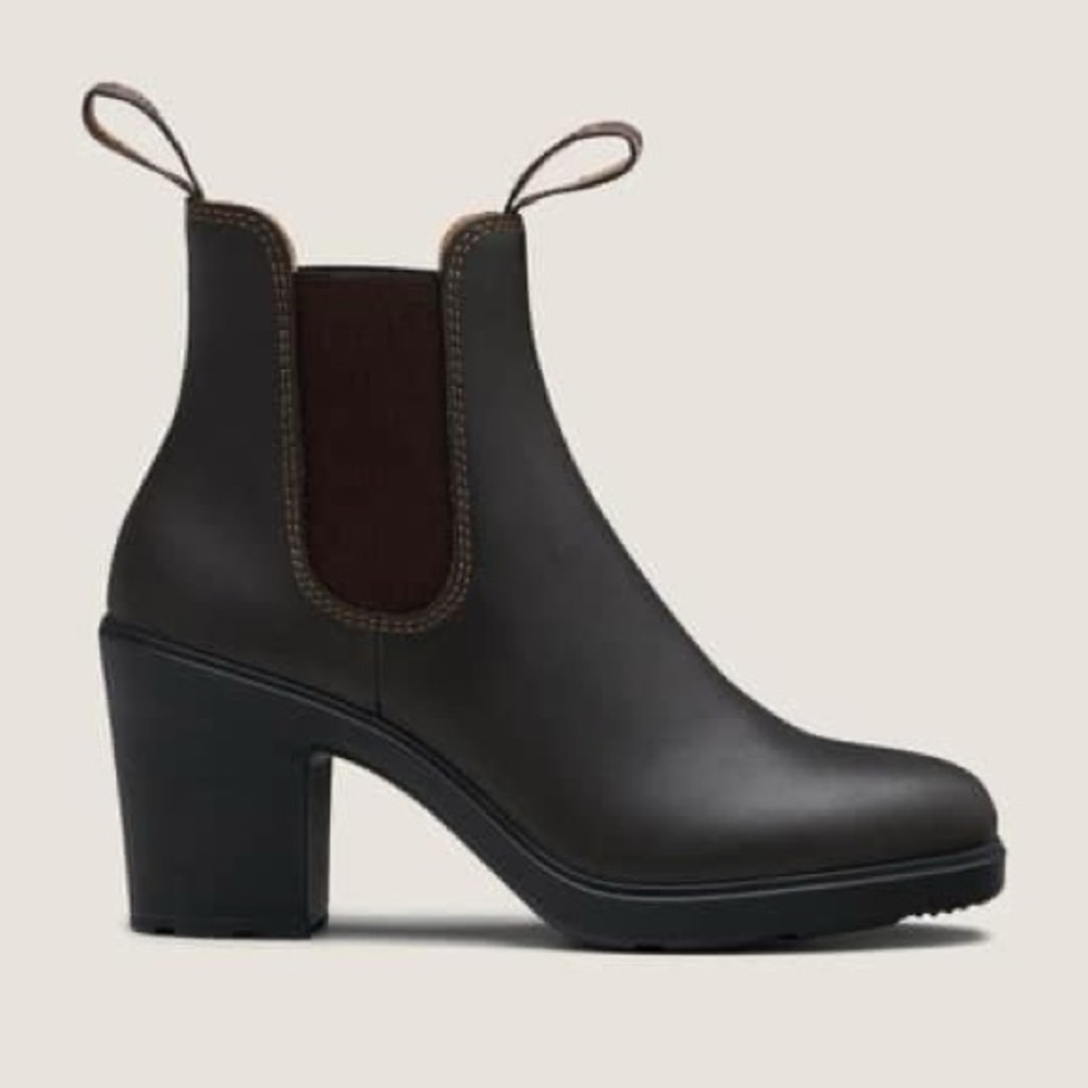 NEW IN BOX Blundstone Stout Brown Leather High Heel Boots Women’s 6.5